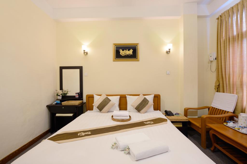 Cinderella Hotel Mawlamyine Rum bild