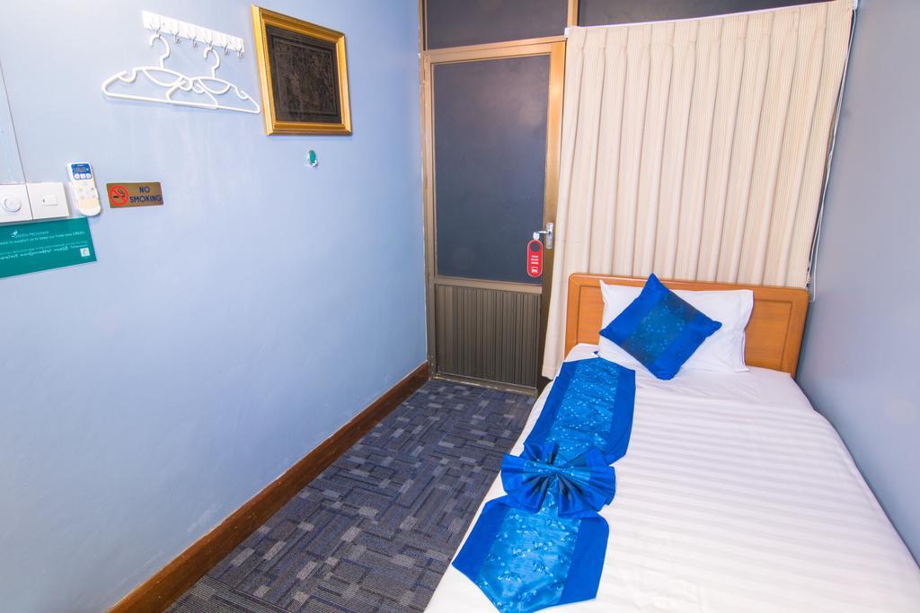 Cinderella Hotel Mawlamyine Exteriör bild