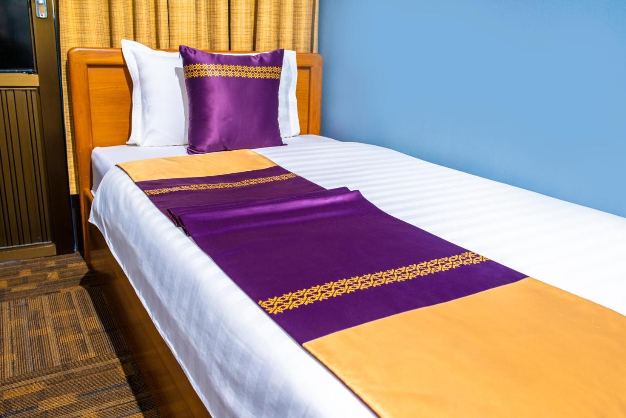 Cinderella Hotel Mawlamyine Exteriör bild